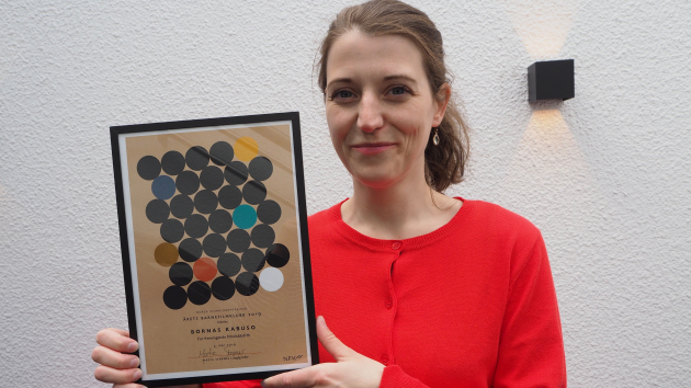 Prisen ble delt ut i Kristiansand av daglig leder i Filmklubbforbundet, Marte Stapnes.